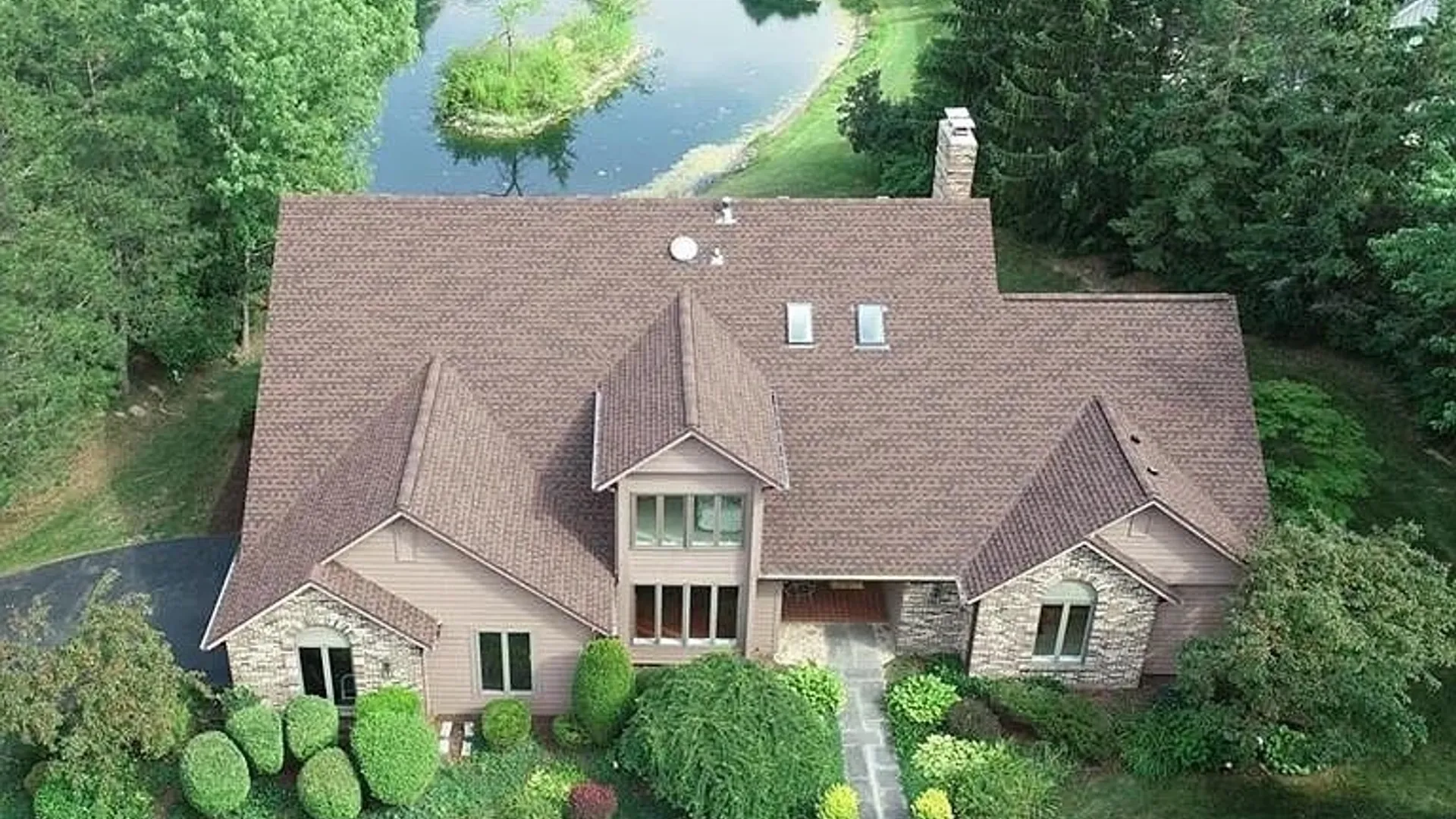 Property at 5 Hidden Springs Drive, Pittsford, NY 14534 2