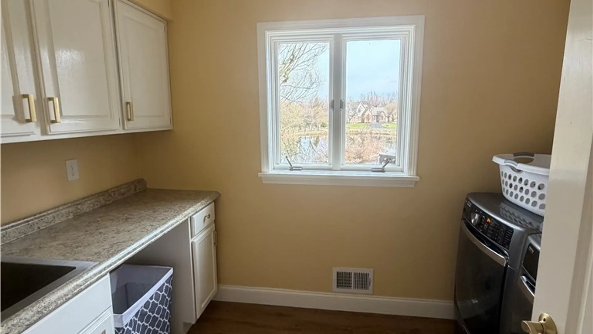 Property at 5 Hidden Springs Drive, Pittsford, NY 14534 24