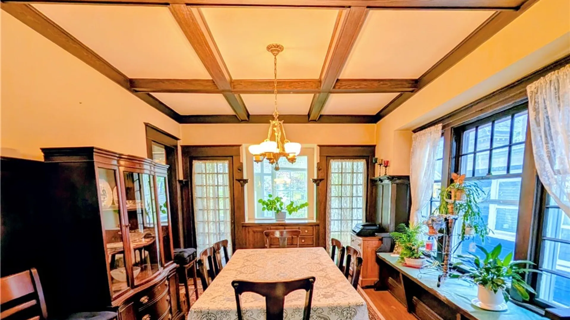 Property at 84 Oakwood Place, Buffalo, NY 14214 18
