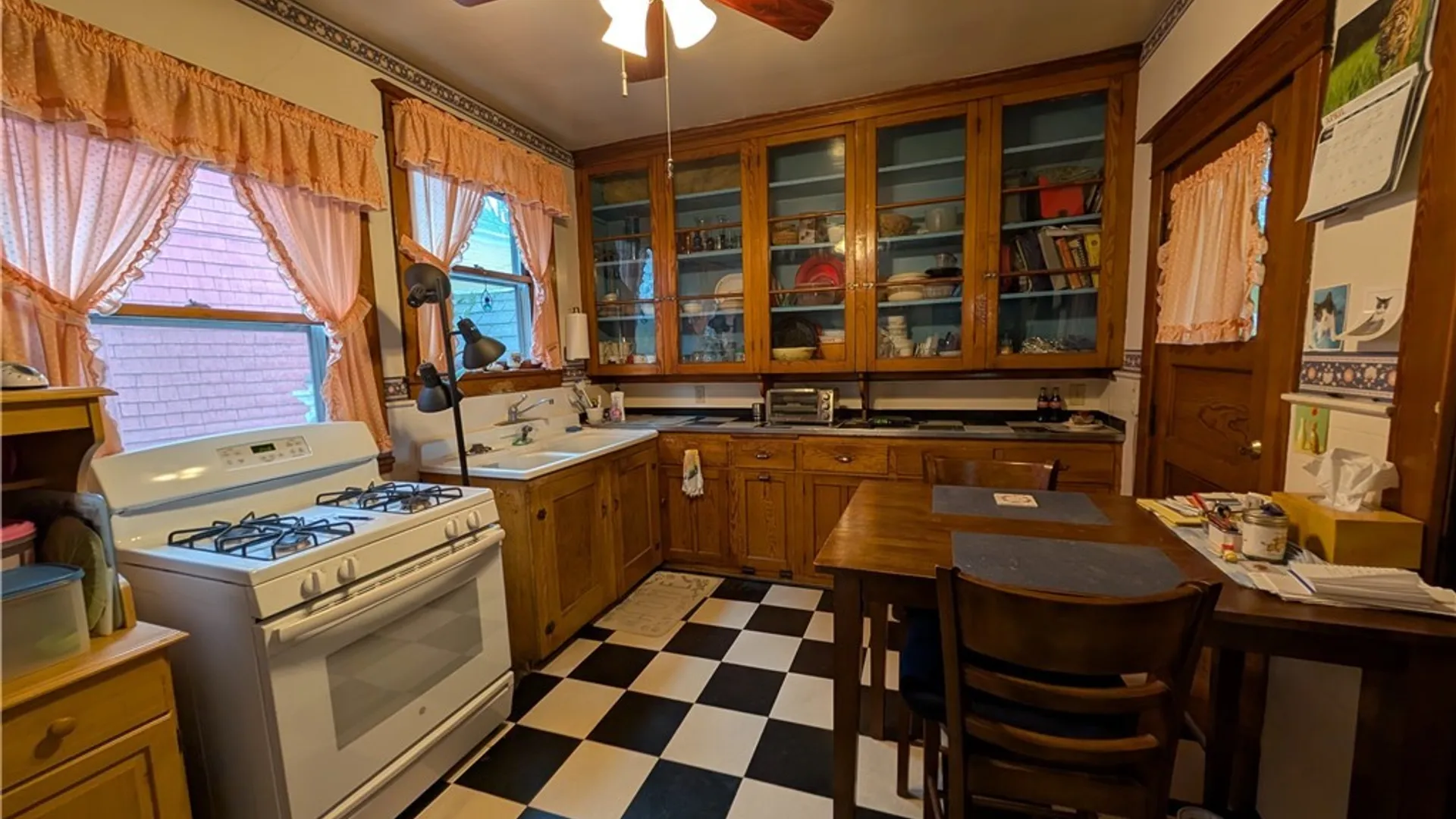 Property at 84 Oakwood Place, Buffalo, NY 14214 21