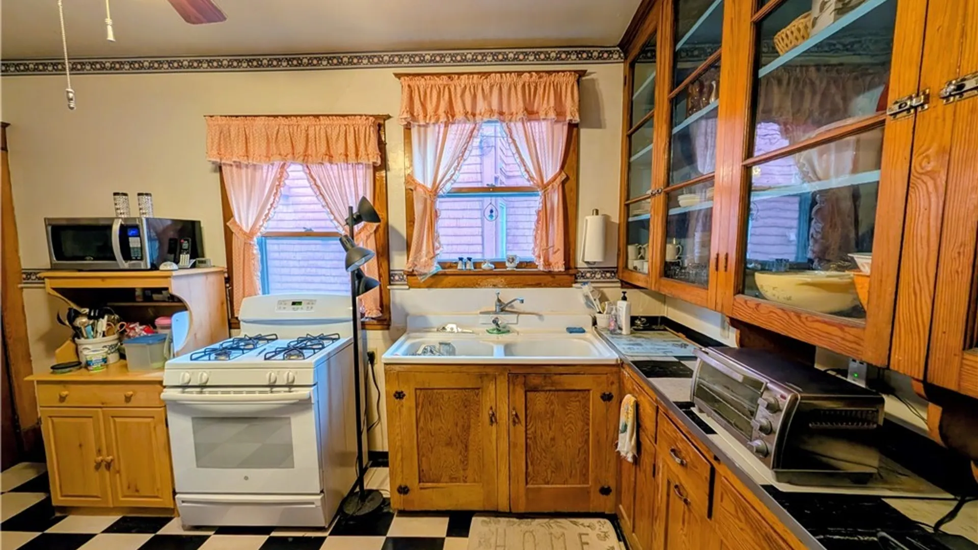 Property at 84 Oakwood Place, Buffalo, NY 14214 23