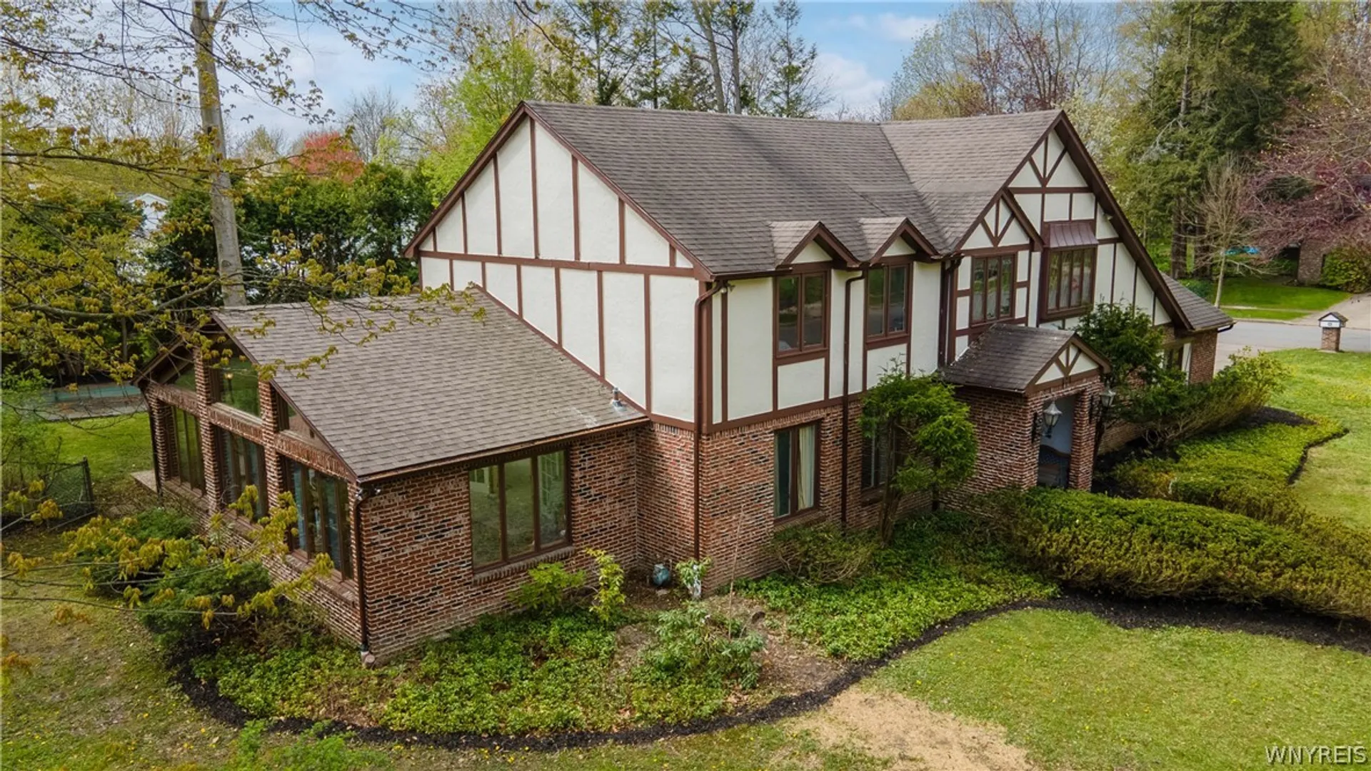 Property at 121 Deer Run, Amherst, NY 14221 46