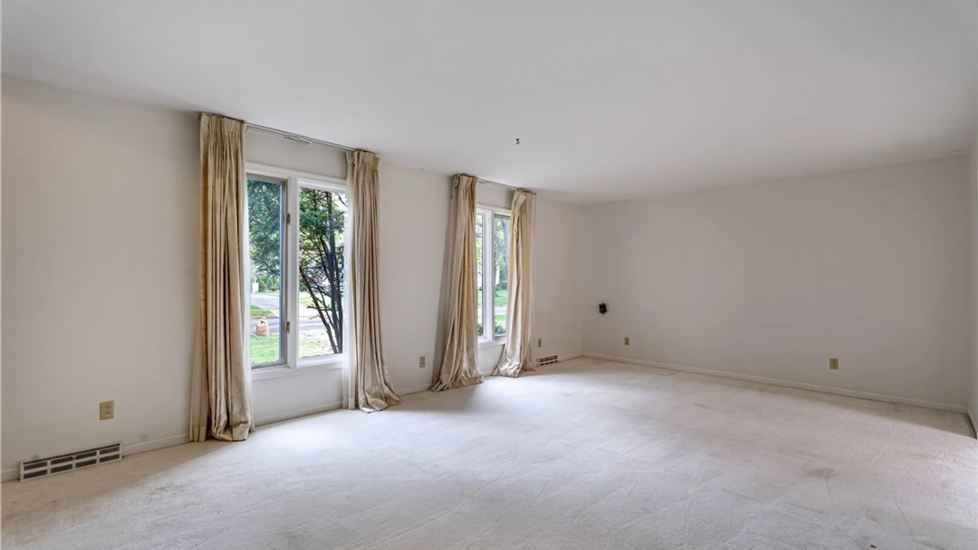 Property at 121 Deer Run, Amherst, NY 14221 8