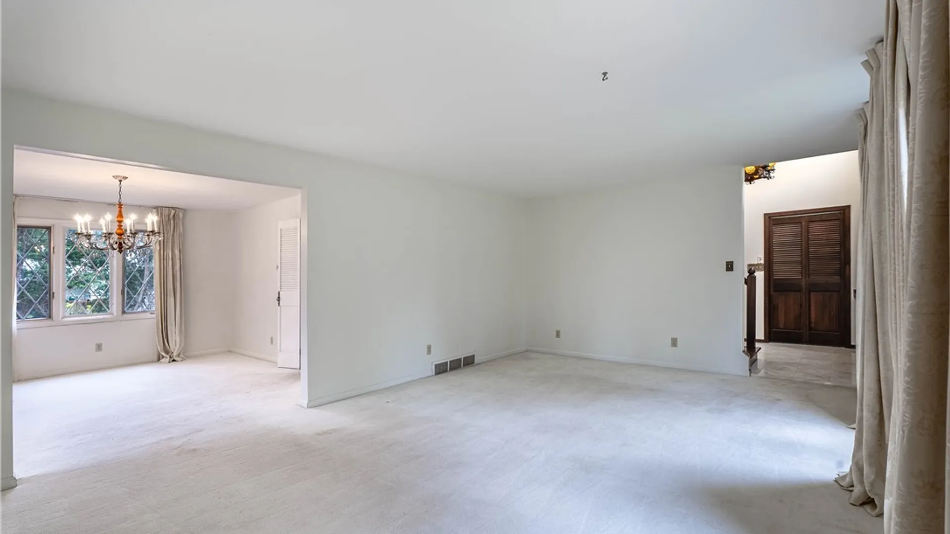 Property at 121 Deer Run, Amherst, NY 14221 9