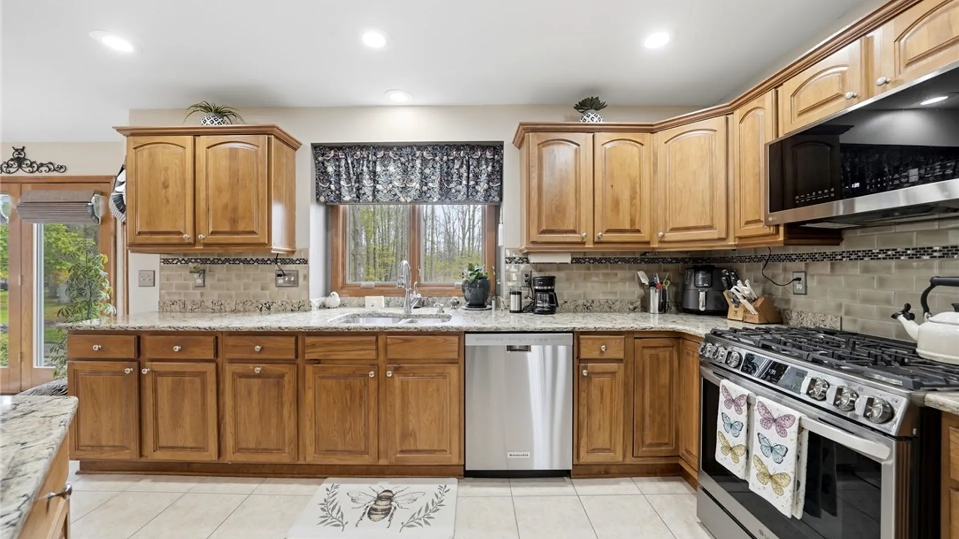 Property at 31 Apple Blossom Boulevard, Lancaster, NY 14086 10