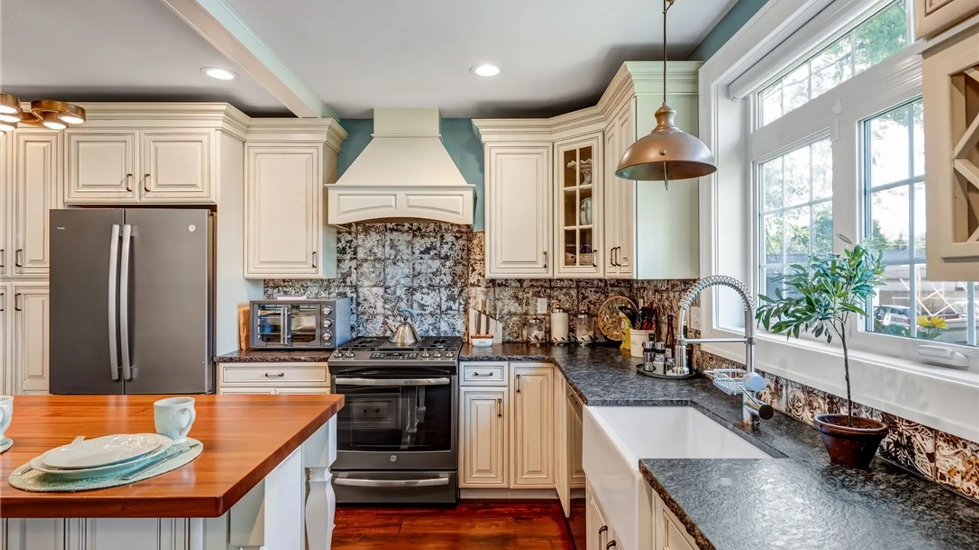 Property at 8431 Rivershore Drive, Niagara Falls, NY 14304 30