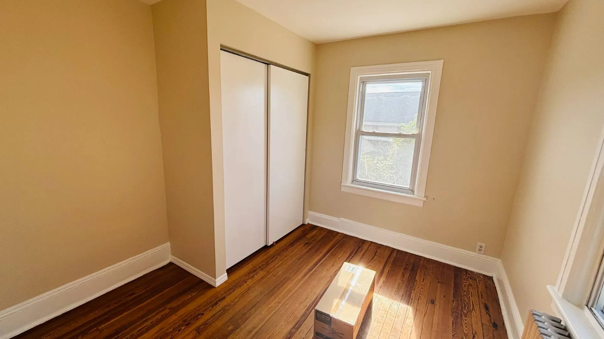 Property at 14 1 St, Glen Cove, NY 11542 10