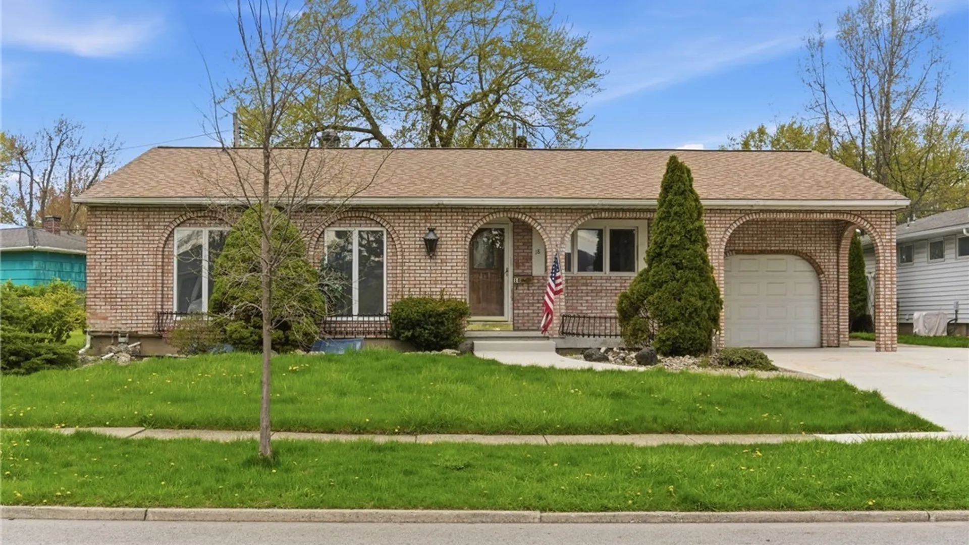 Property at 18 Idlewood Drive, Tonawanda, NY 14150 2