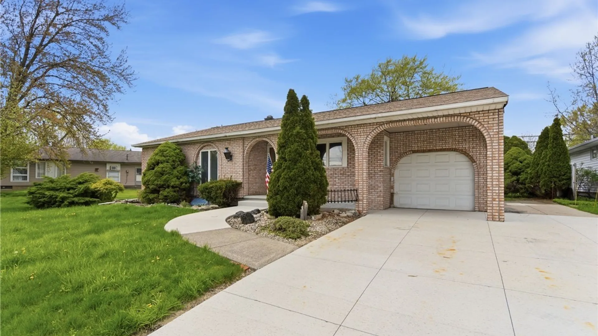 Property at 18 Idlewood Drive, Tonawanda, NY 14150 3