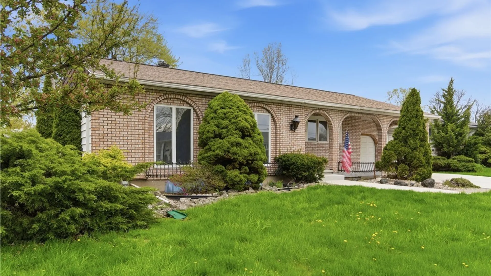 Property at 18 Idlewood Drive, Tonawanda, NY 14150 4