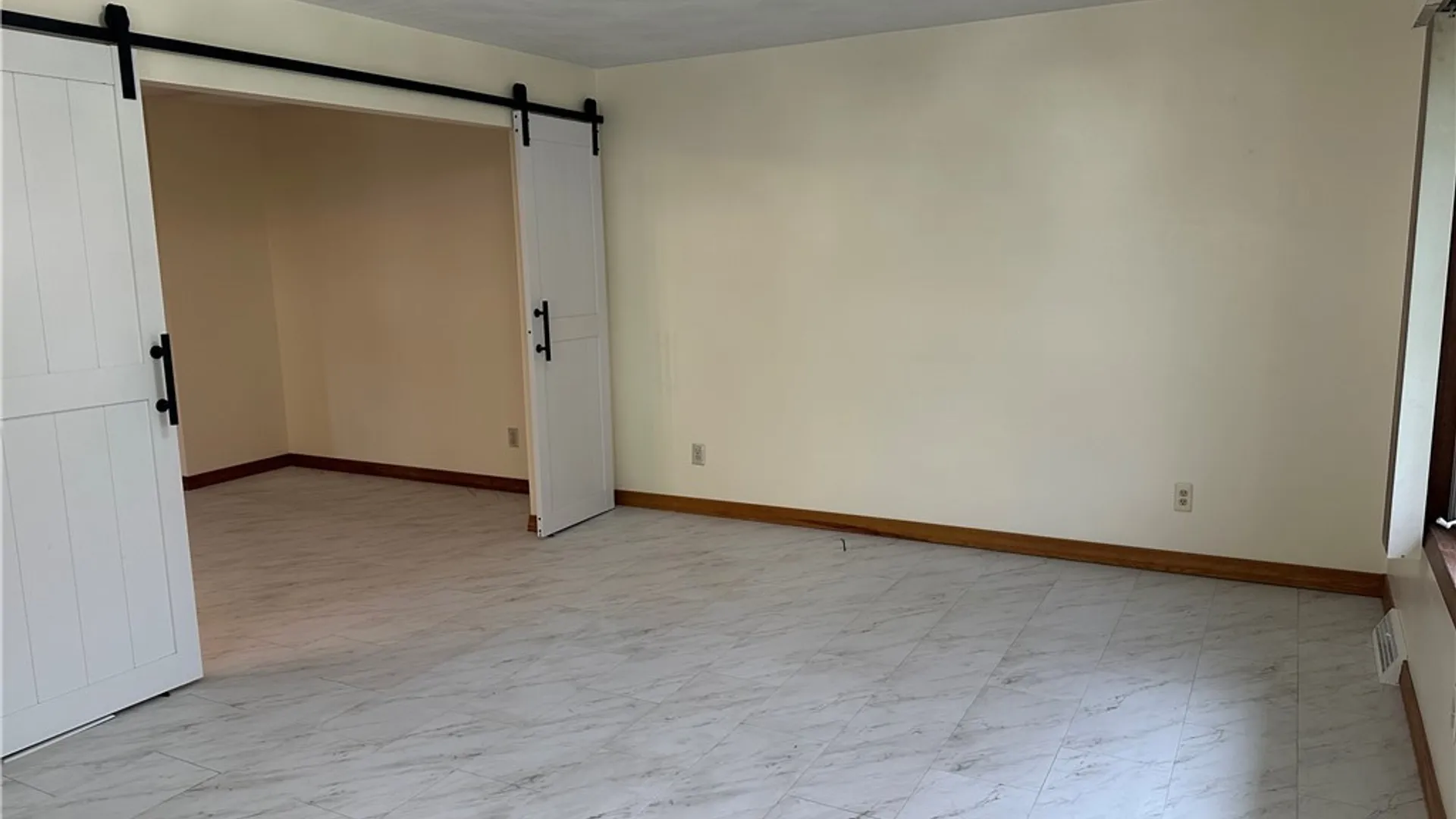 Property at 531 Cedarbrook Crescent, Utica, NY 13502 13