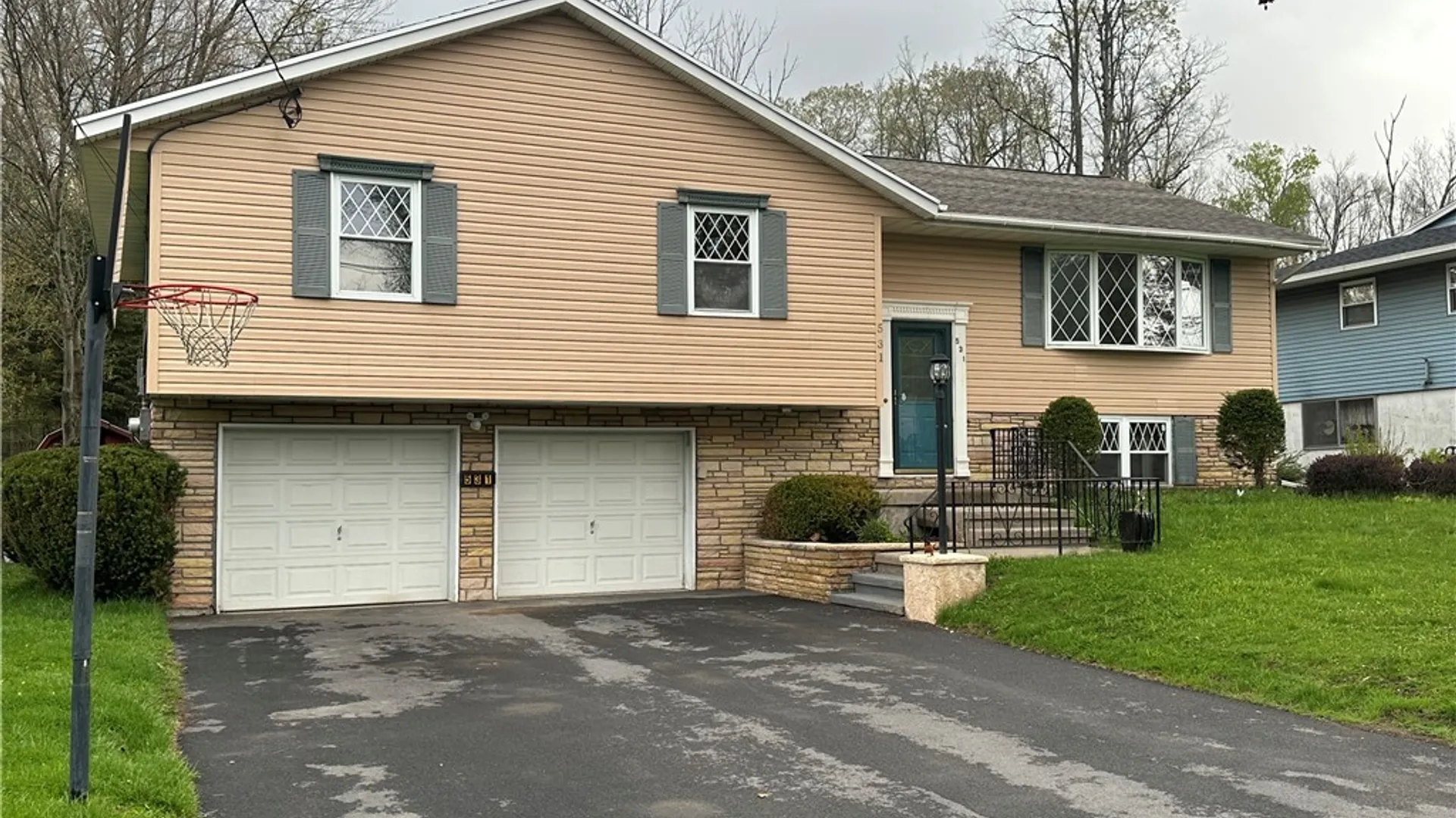 Property at 531 Cedarbrook Crescent, Utica, NY 13502 2