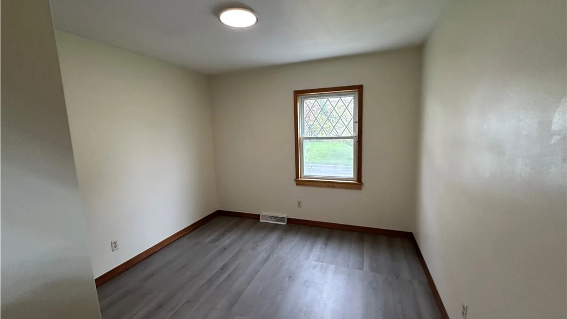Property at 531 Cedarbrook Crescent, Utica, NY 13502 28