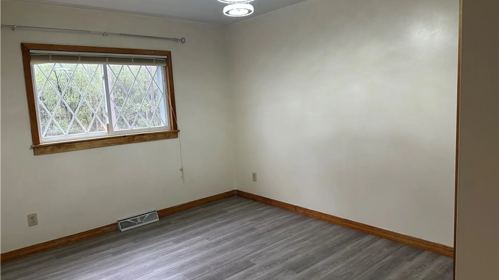 Property at 531 Cedarbrook Crescent, Utica, NY 13502 33