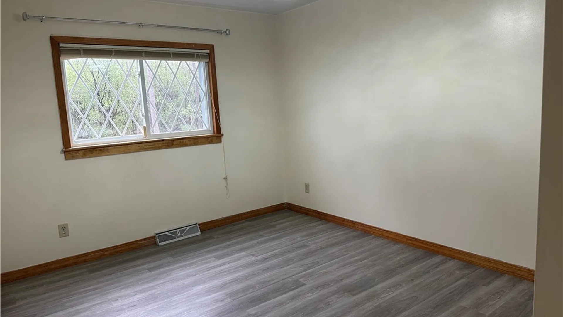 Property at 531 Cedarbrook Crescent, Utica, NY 13502 34