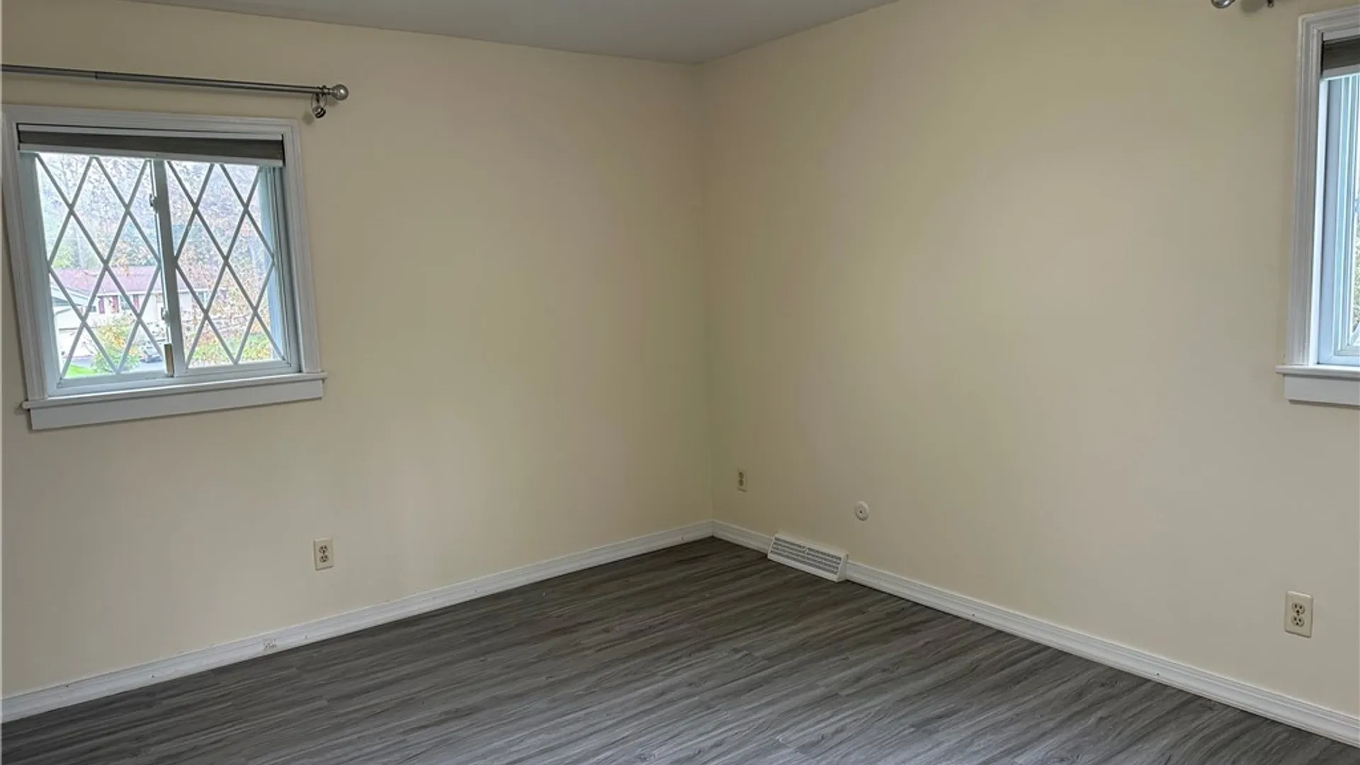 Property at 531 Cedarbrook Crescent, Utica, NY 13502 36