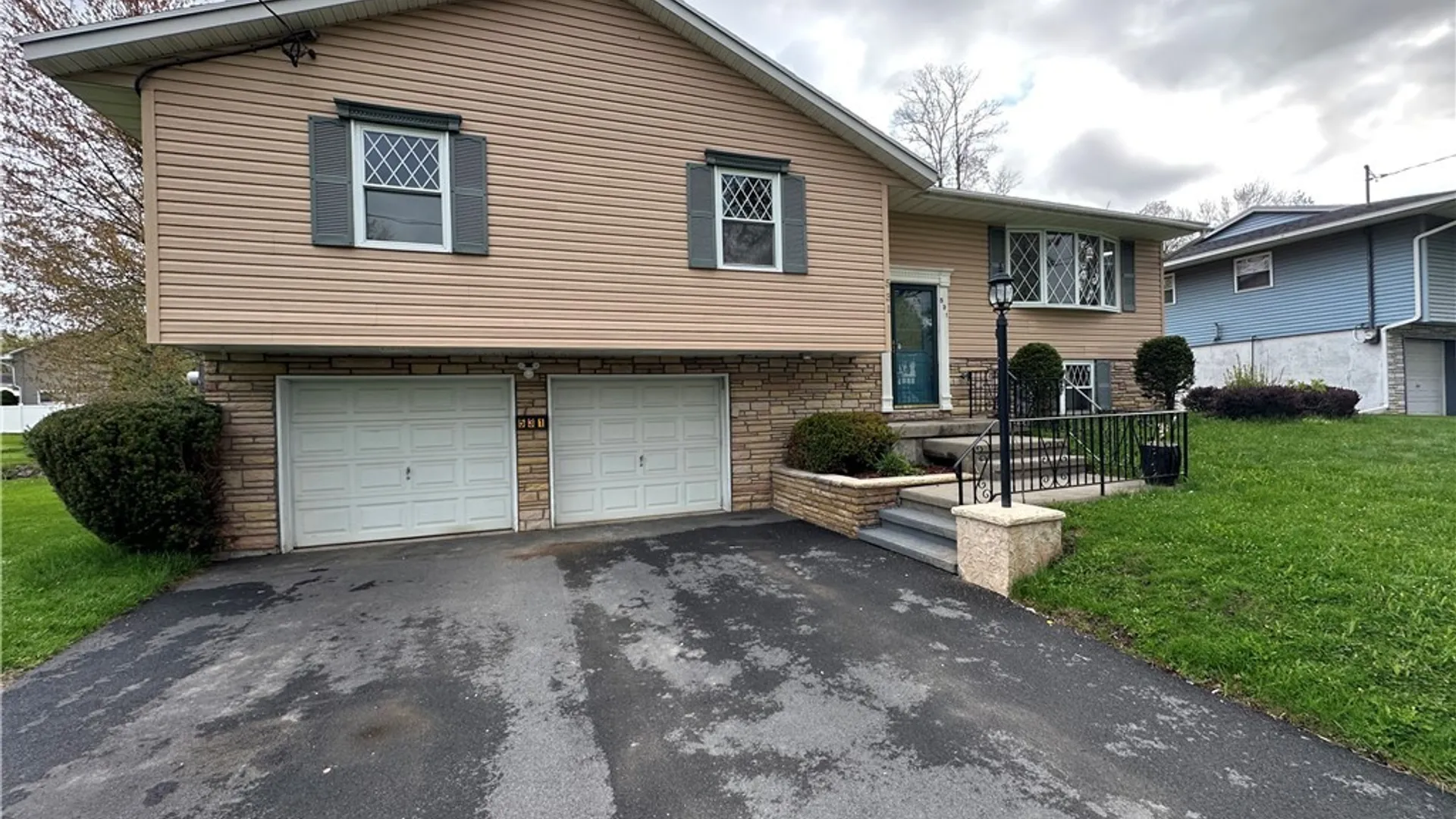Property at 531 Cedarbrook Crescent, Utica, NY 13502 5