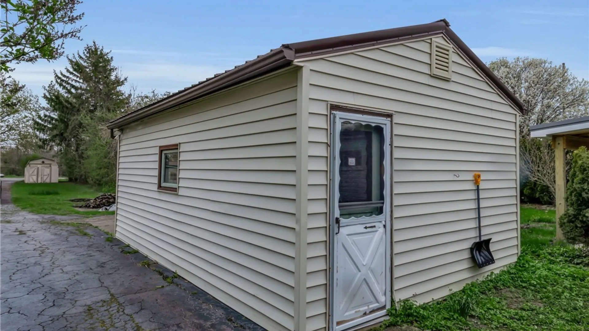 Property at 54 Shore Drive, Hamburg, NY 14219 7