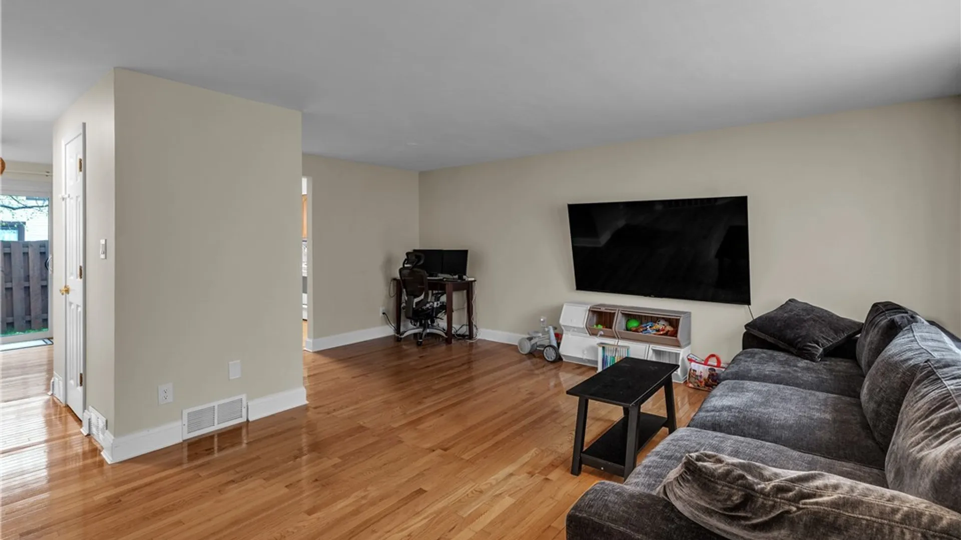 Property at 1202 Charlesgate Circle, Amherst, NY 14051 12