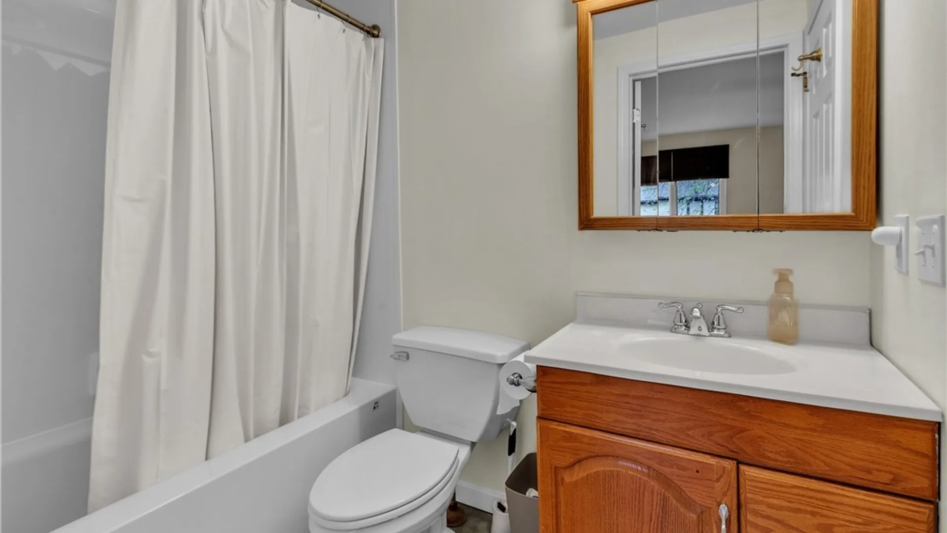 Property at 1202 Charlesgate Circle, Amherst, NY 14051 31