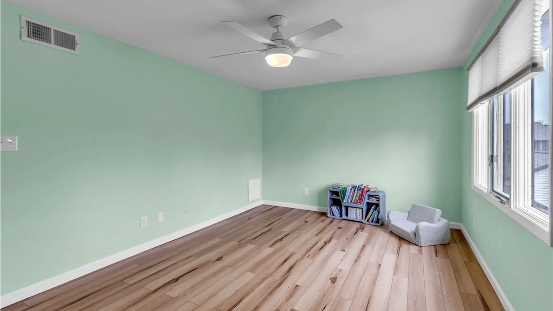 Property at 1202 Charlesgate Circle, Amherst, NY 14051 33