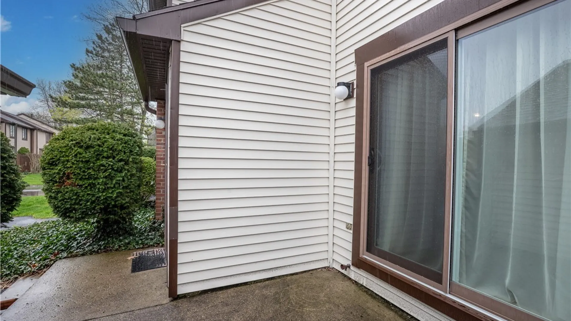 Property at 1202 Charlesgate Circle, Amherst, NY 14051 5