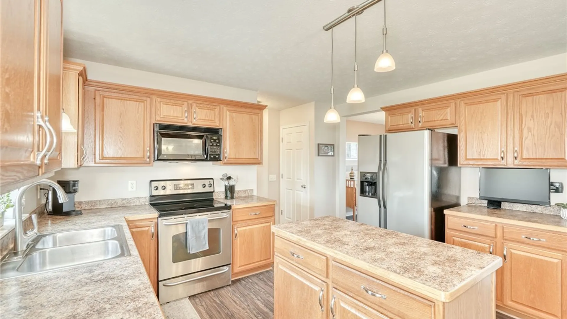 Property at 46 Middlesburough Park, Chili, NY 14514 13
