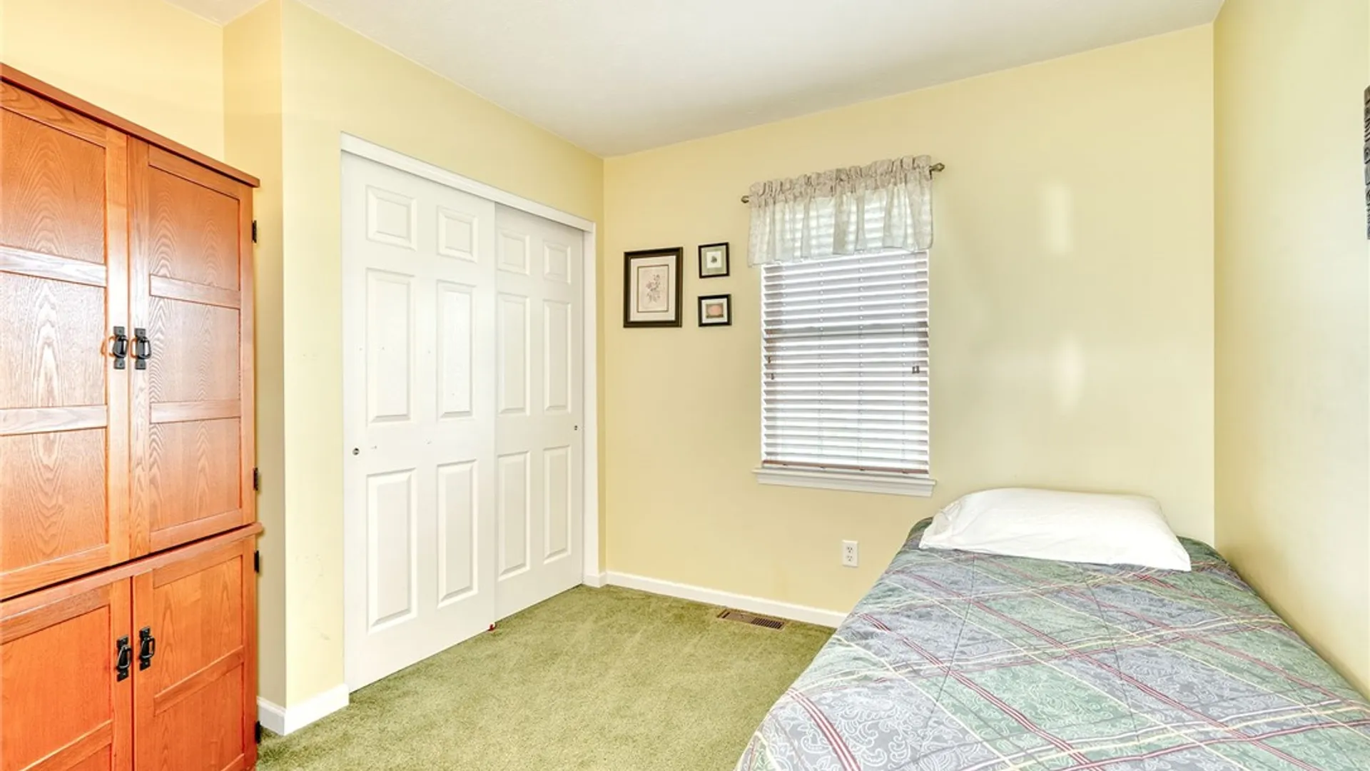 Property at 46 Middlesburough Park, Chili, NY 14514 34
