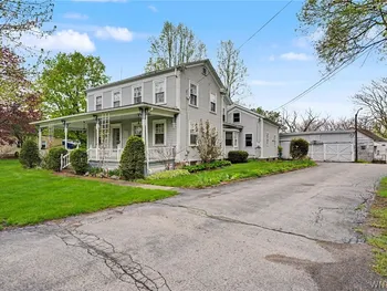 7098 State Road, Boston, NY 14075