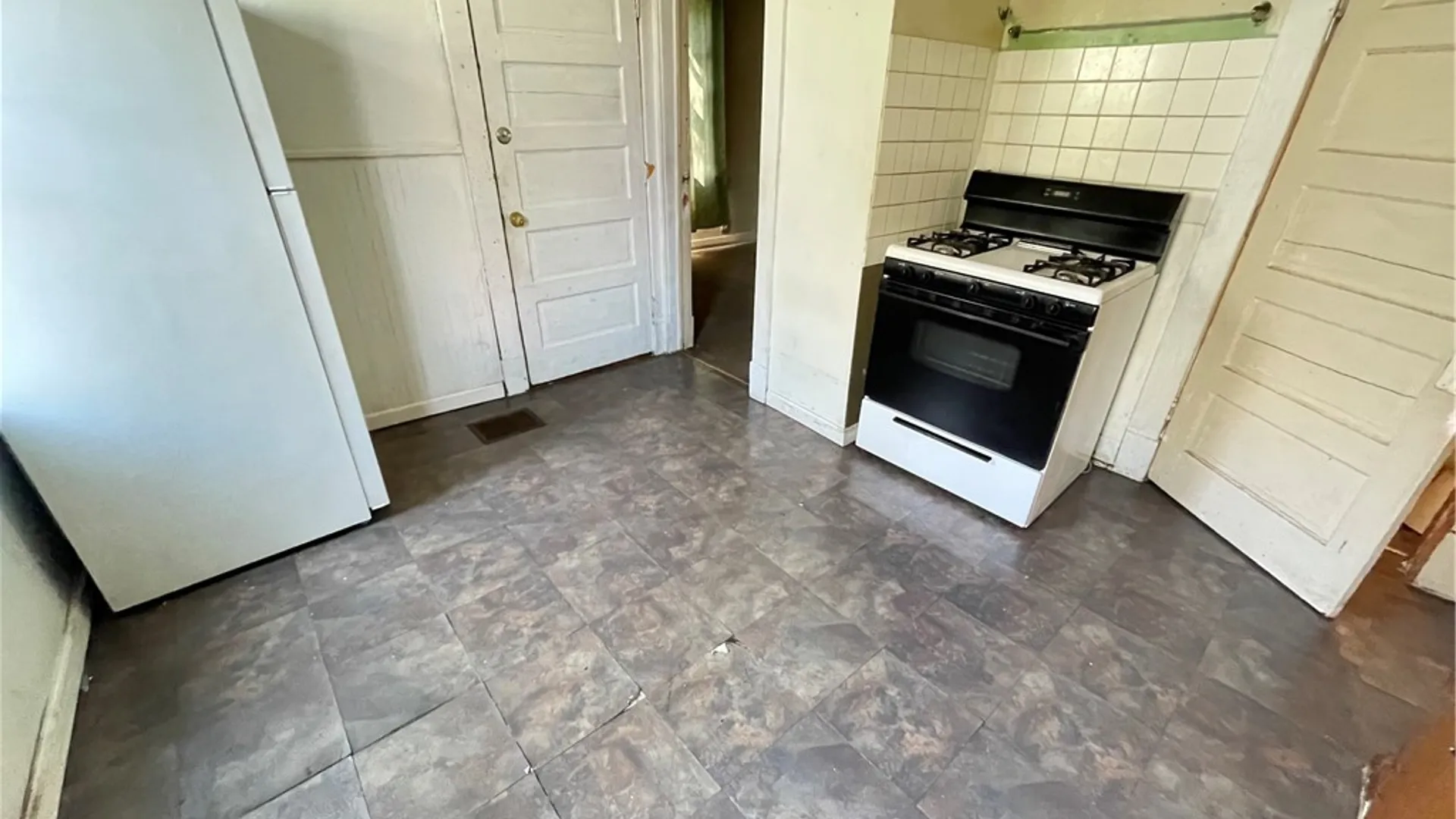 Property at 29 Garner Avenue, Buffalo, NY 14213 3