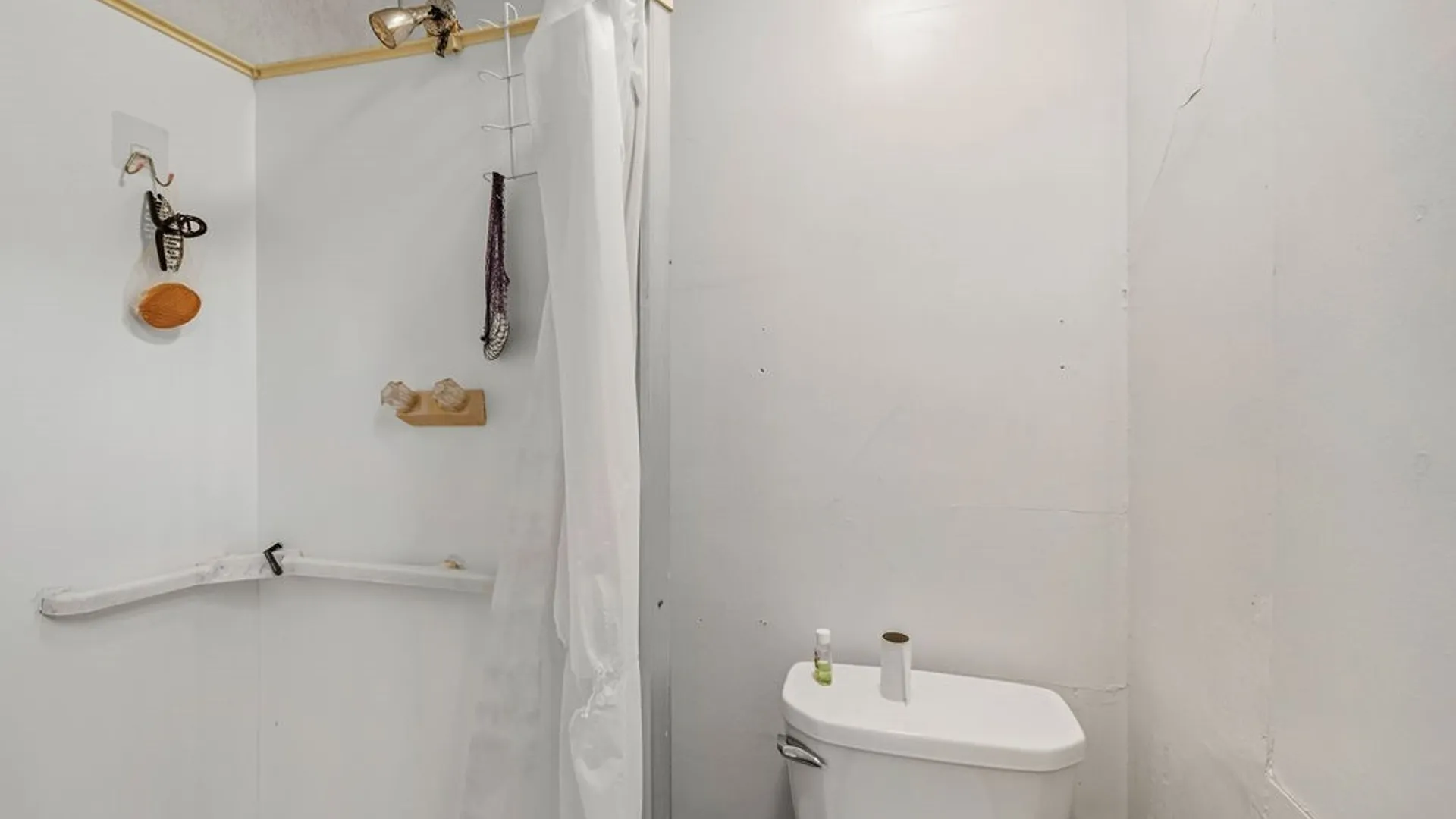 Property at 34 Englewood Avenue, Buffalo, NY 14214 12