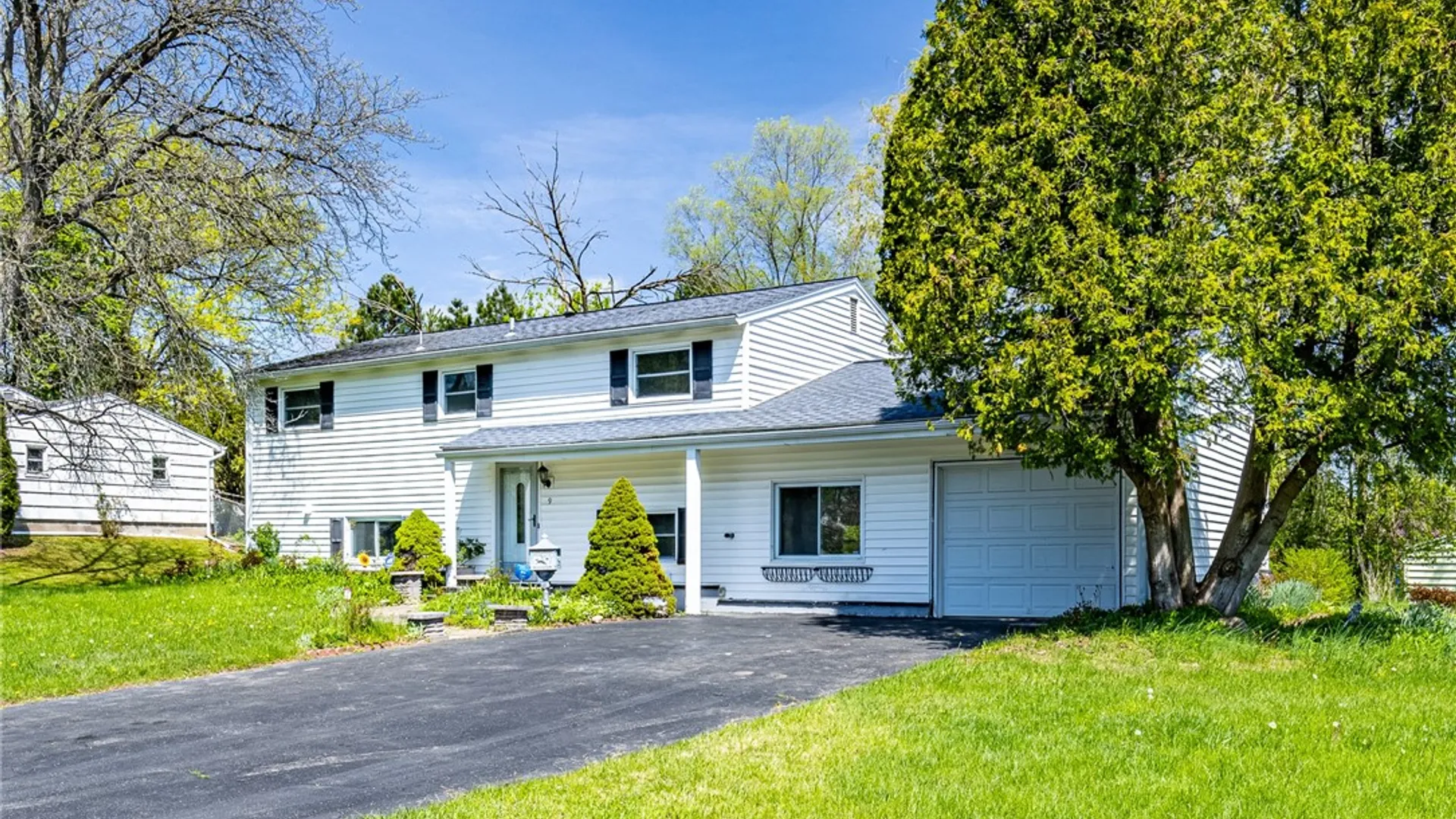 Property at 9 Amesbury Road, Henrietta, NY 14623 3