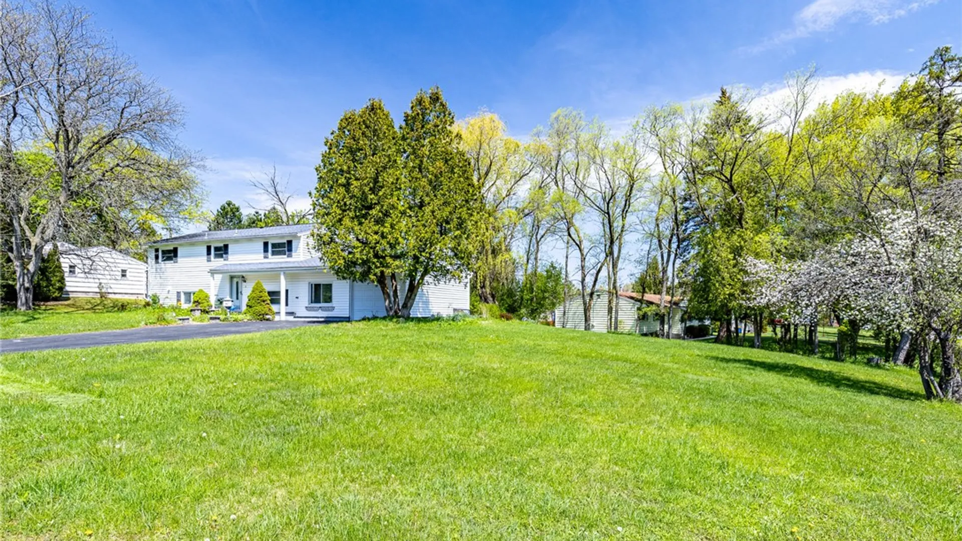 Property at 9 Amesbury Road, Henrietta, NY 14623 42