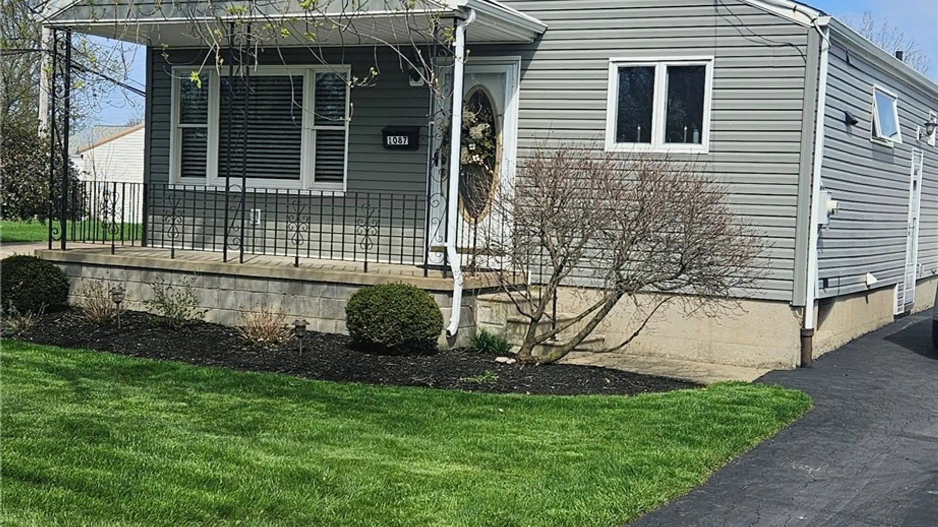 Property at 1087 100th Street, Niagara Falls, NY 14304 2