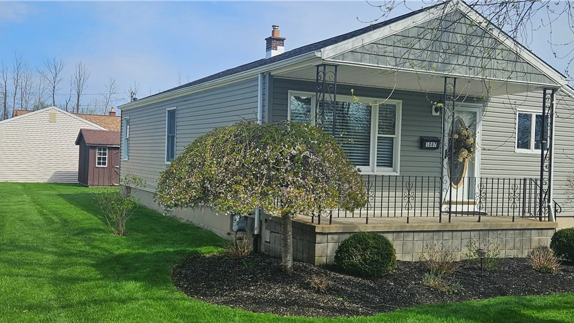 Property at 1087 100th Street, Niagara Falls, NY 14304 3