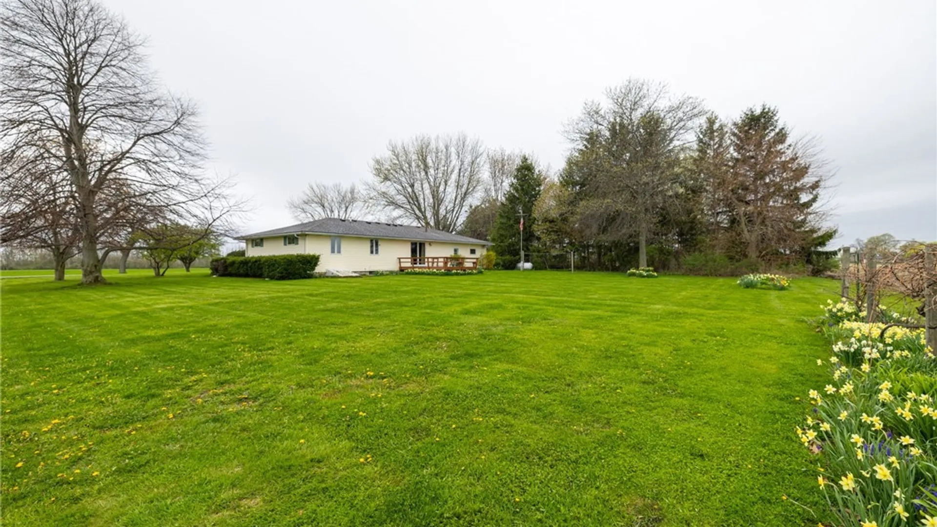 Property at 16475 Woodchuck Aly, Kendall, NY 14476 9