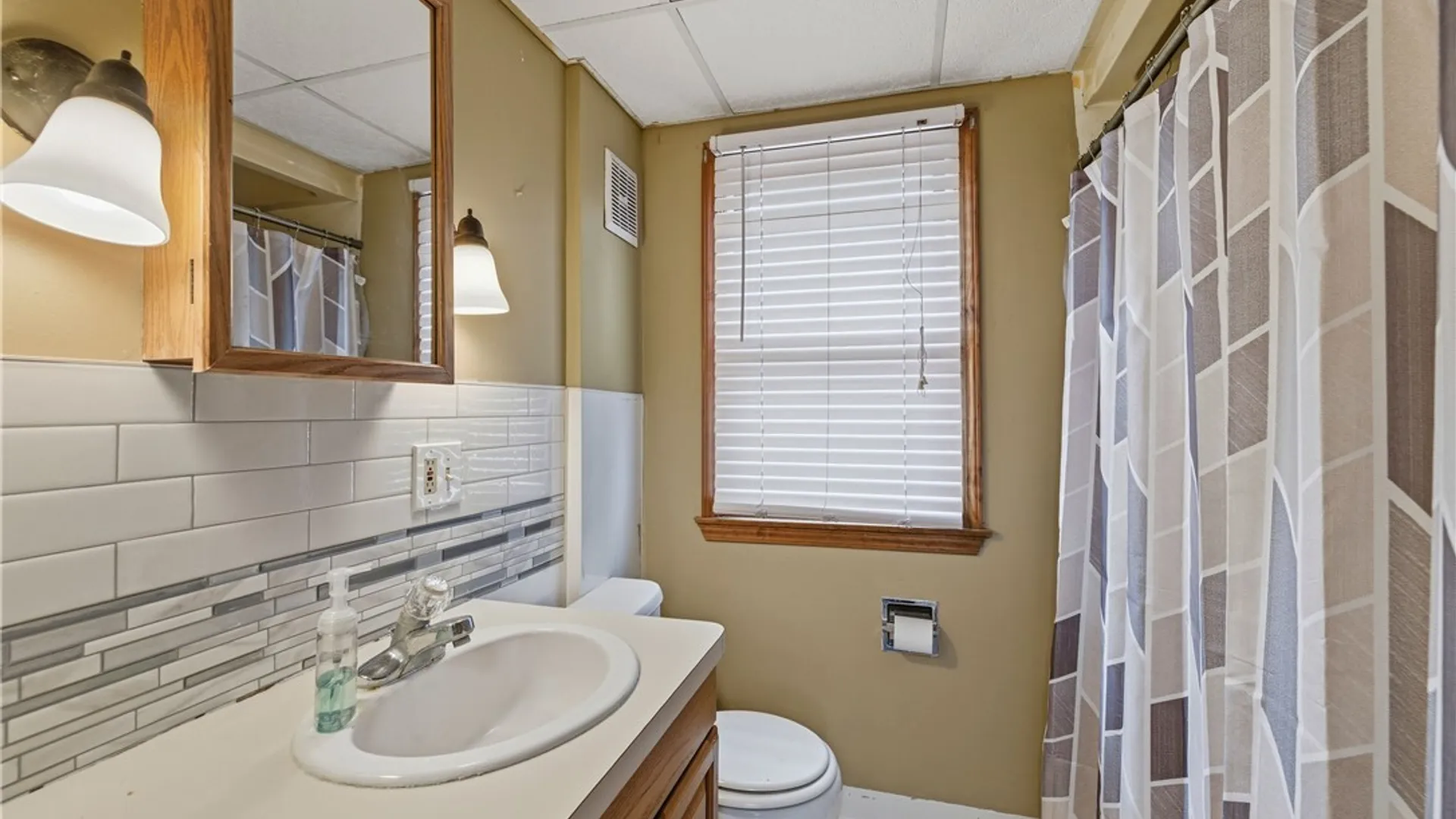 Property at 2462 La Salle Avenue, Niagara Falls, NY 14301 24