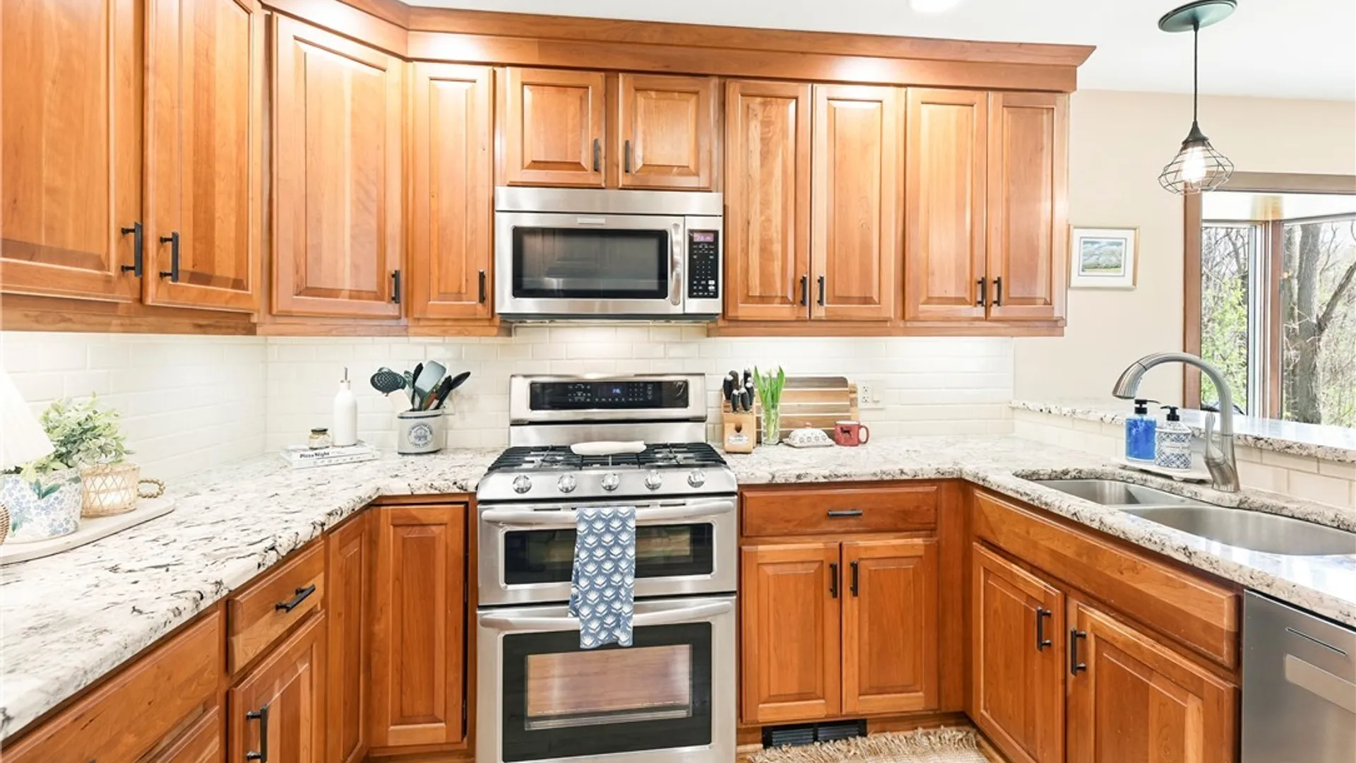 Property at 6 Woodmere, Skaneateles, NY 13152 12