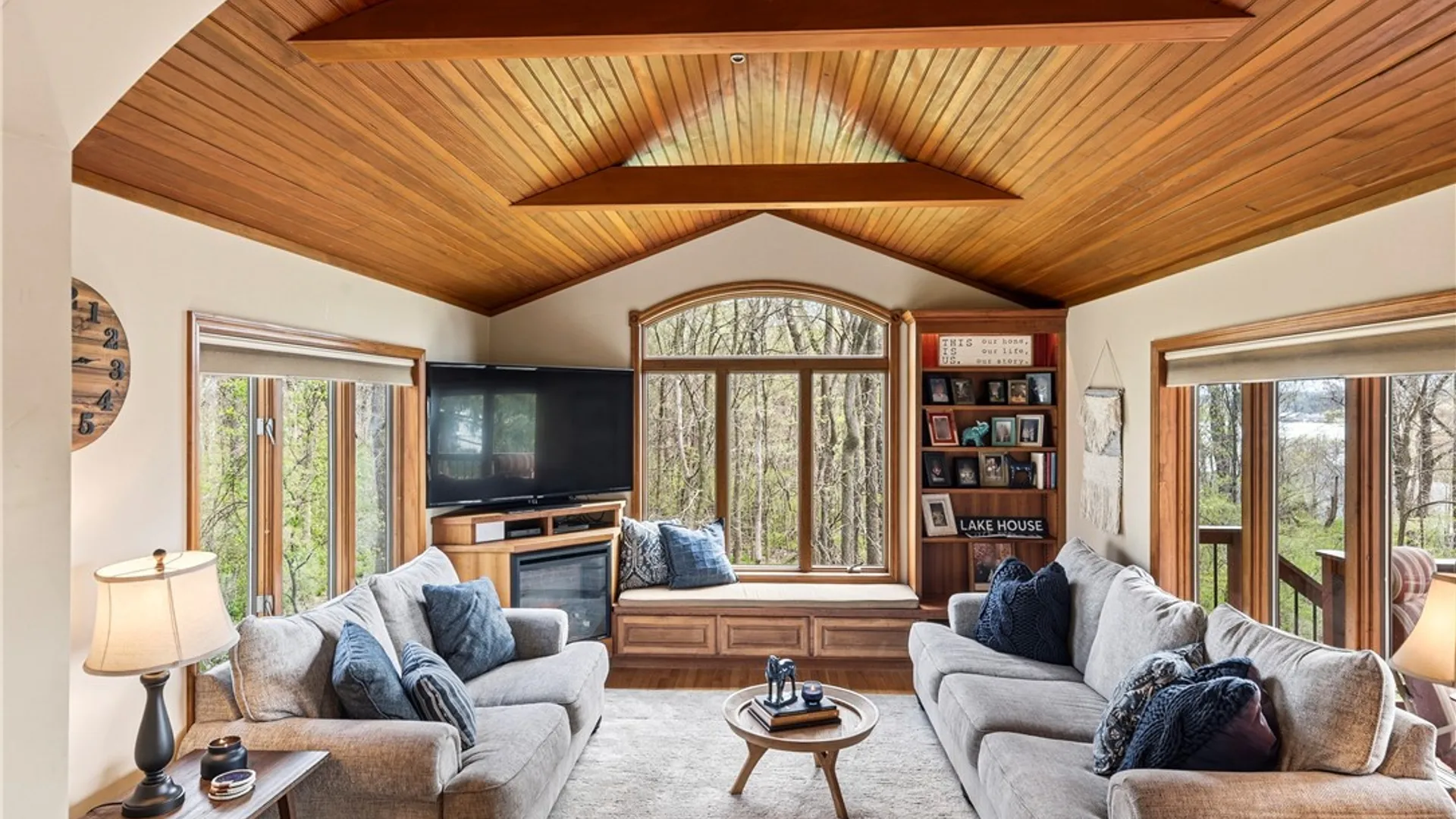 Property at 6 Woodmere, Skaneateles, NY 13152 16