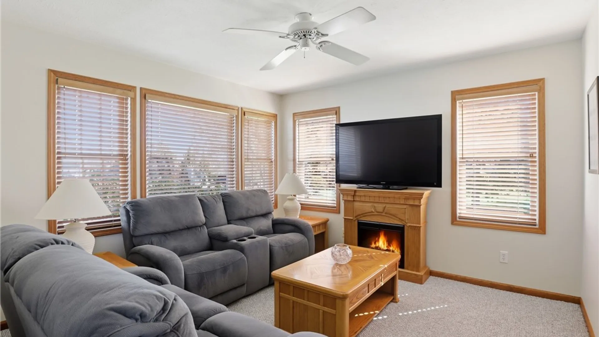 Property at 115 Carousel Ln, Canandaigua City, NY 14424 14
