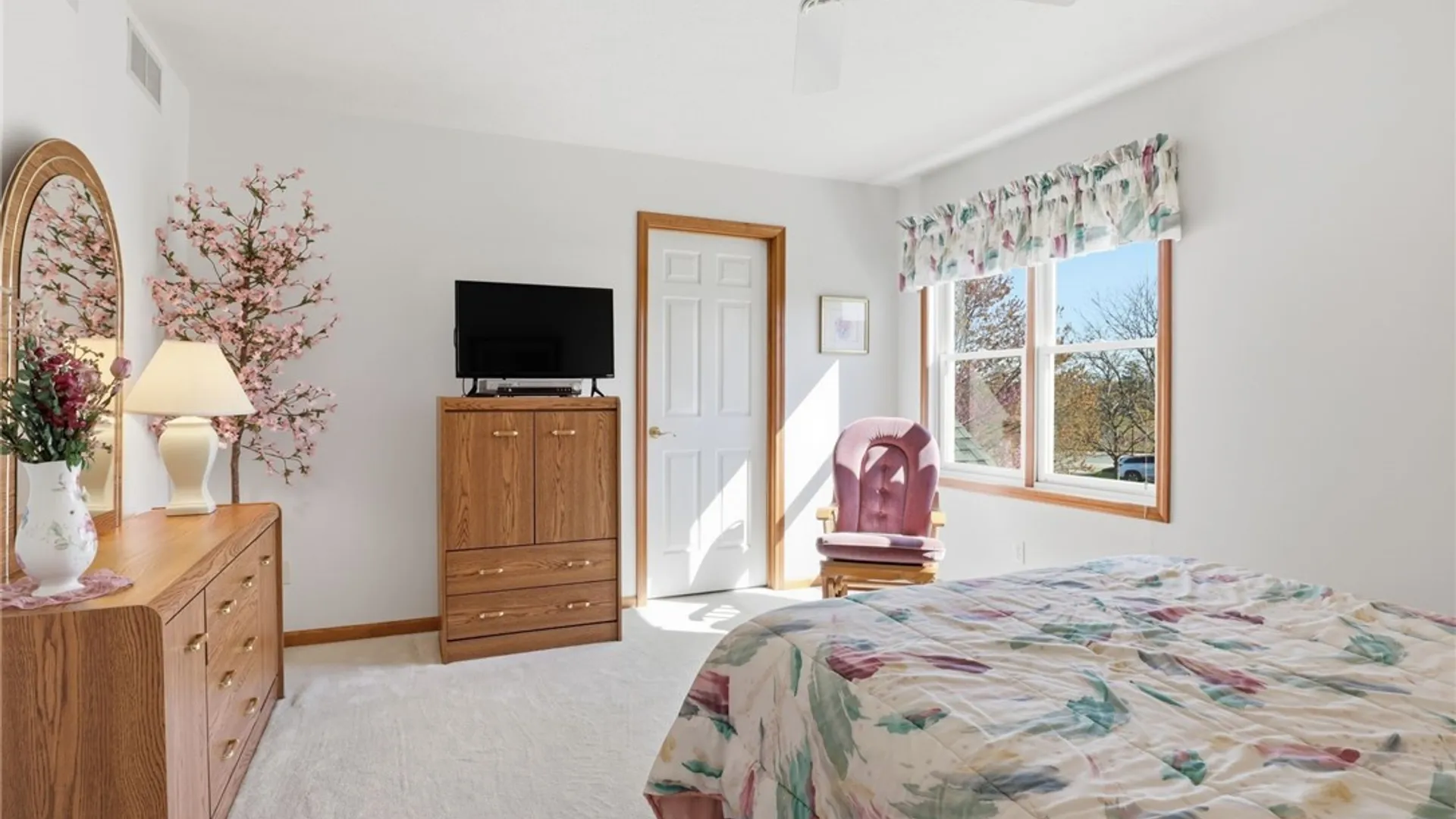 Property at 115 Carousel Ln, Canandaigua City, NY 14424 21