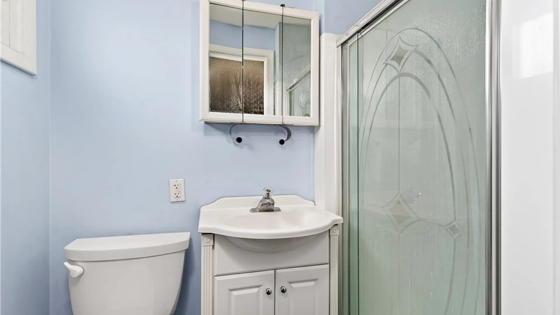 Property at 8 Cromwell Drive, Cheektowaga, NY 14043 21