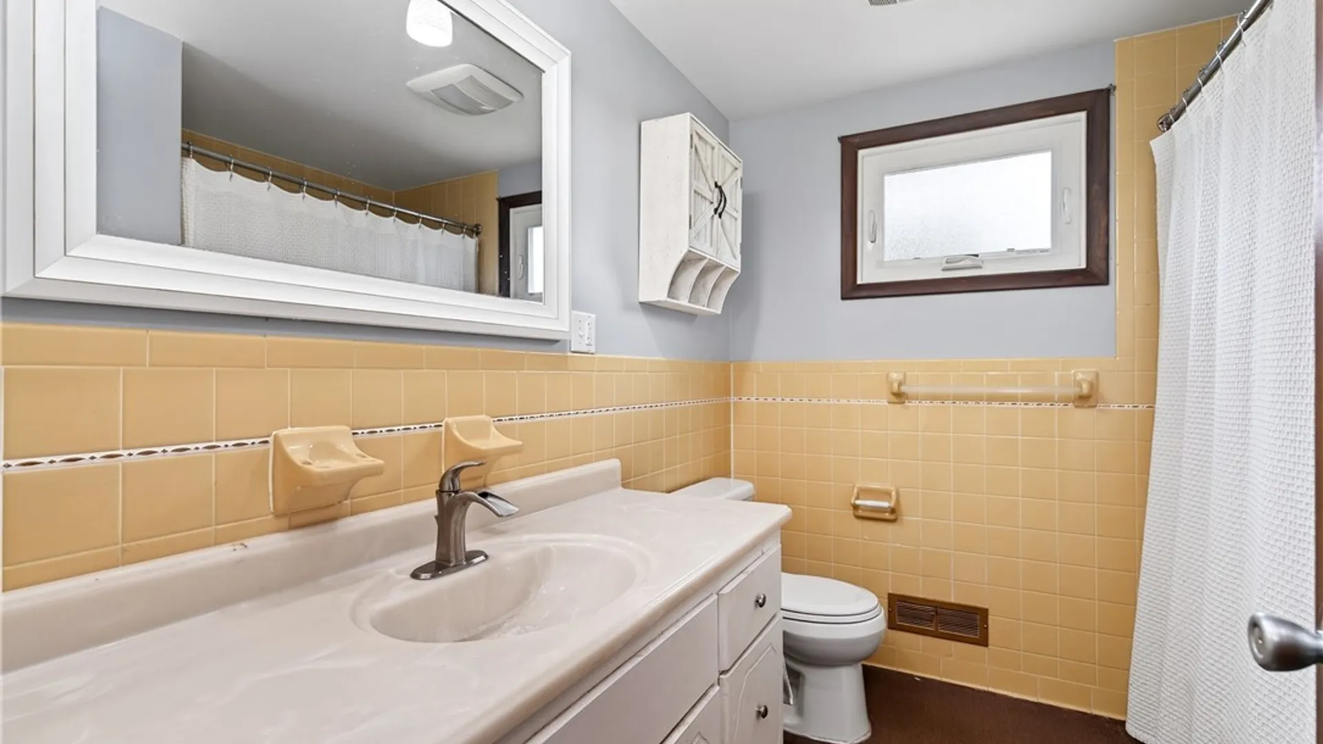 Property at 8 Cromwell Drive, Cheektowaga, NY 14043 22