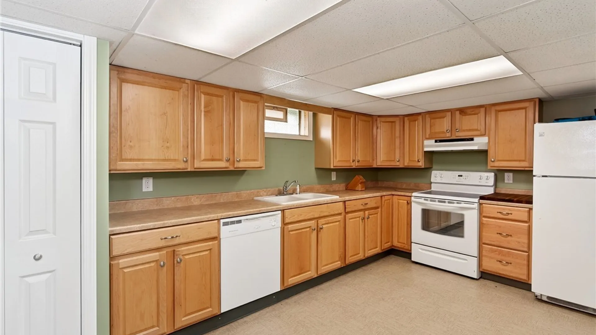 Property at 8 Cromwell Drive, Cheektowaga, NY 14043 24