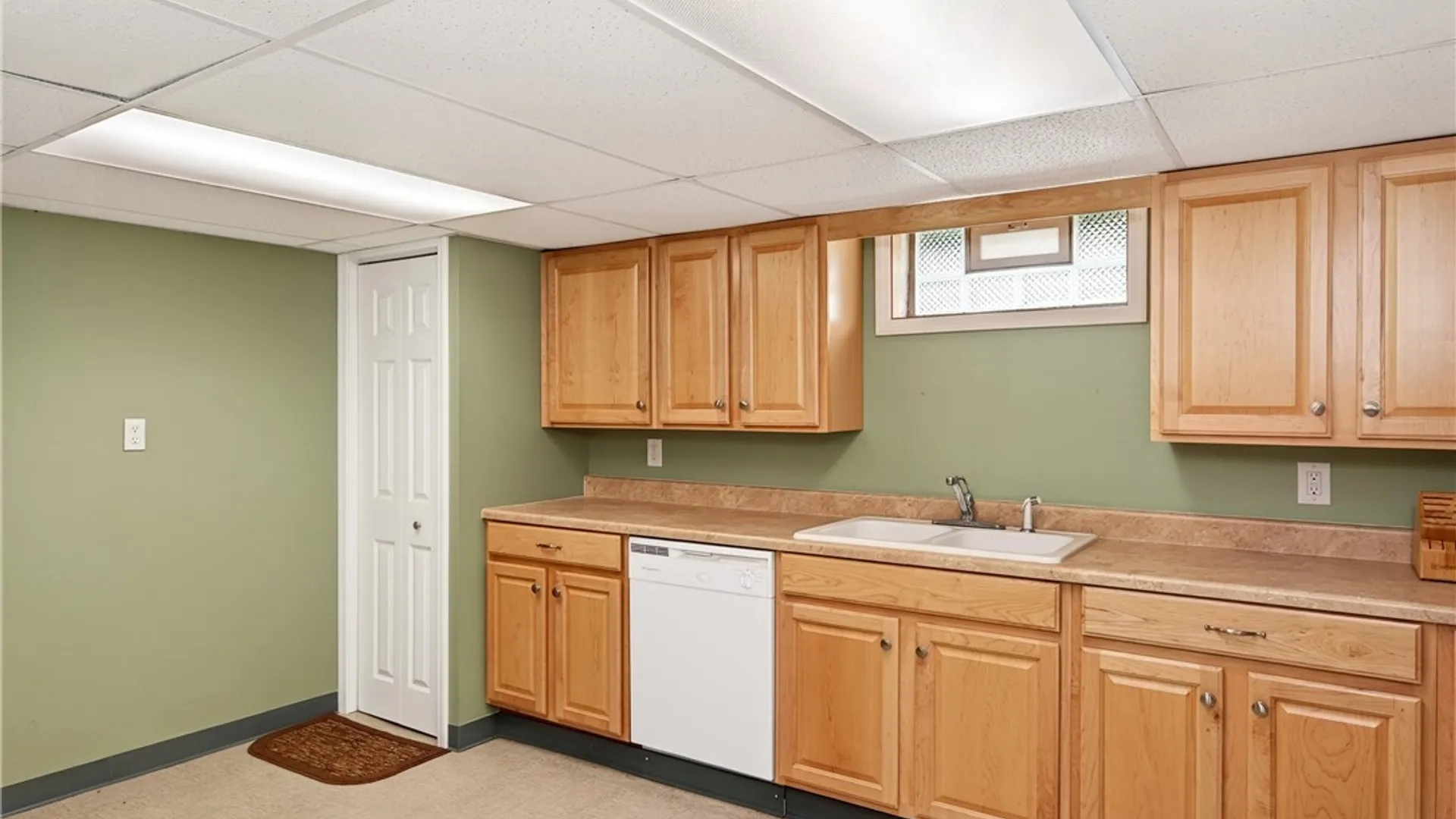 Property at 8 Cromwell Drive, Cheektowaga, NY 14043 25