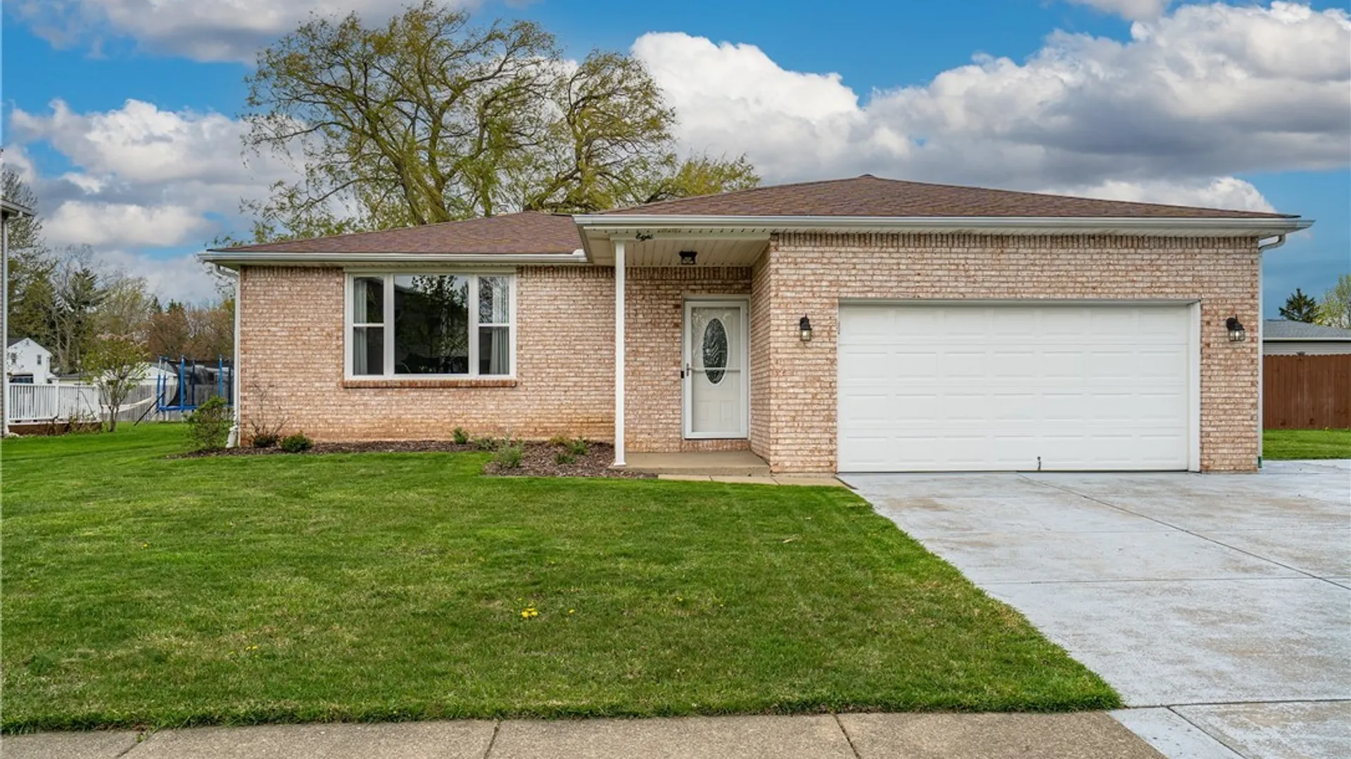 Property at 8 Cromwell Drive, Cheektowaga, NY 14043 3