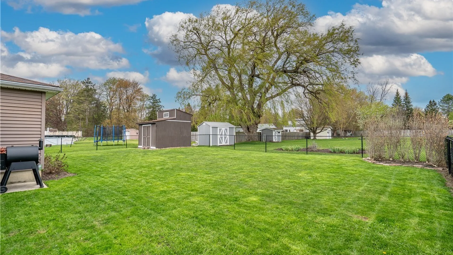 Property at 8 Cromwell Drive, Cheektowaga, NY 14043 38