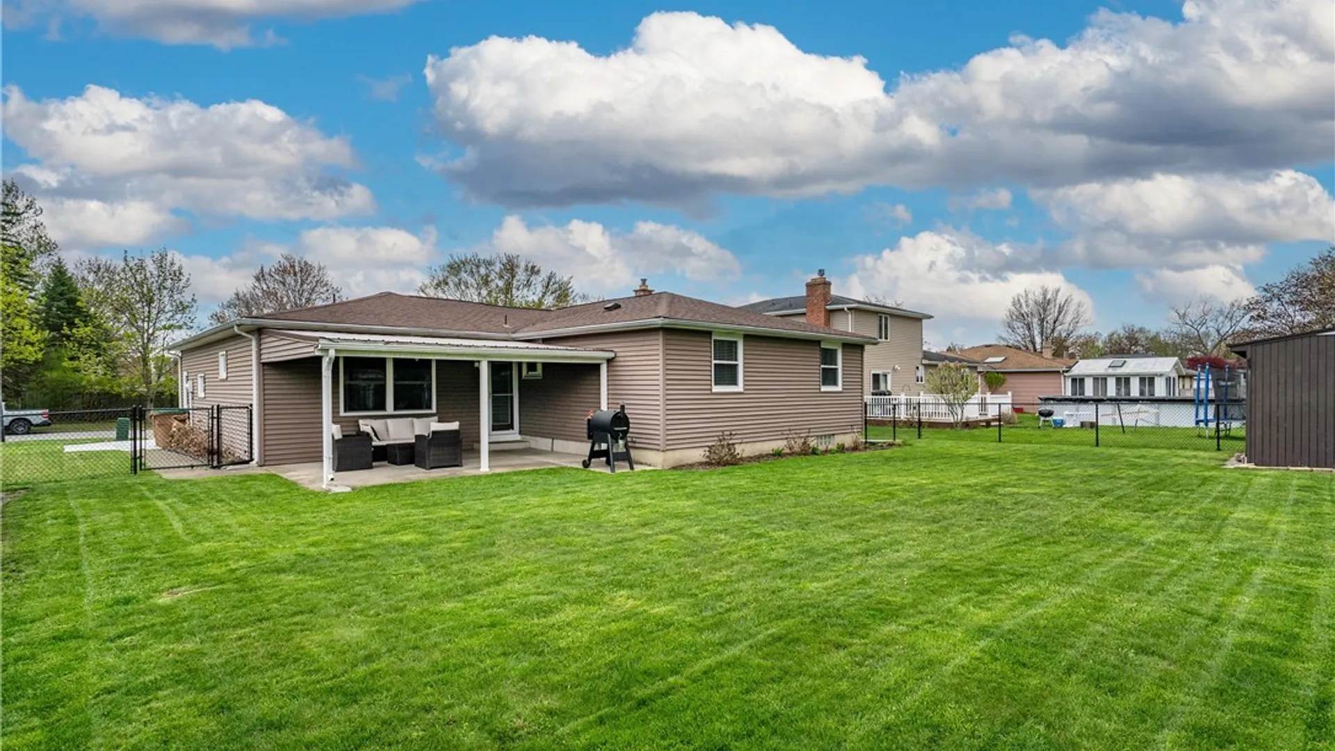 Property at 8 Cromwell Drive, Cheektowaga, NY 14043 39