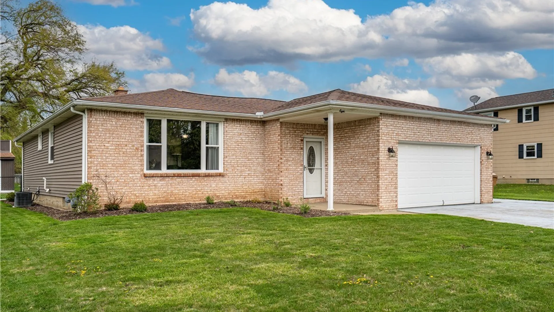 Property at 8 Cromwell Drive, Cheektowaga, NY 14043 4