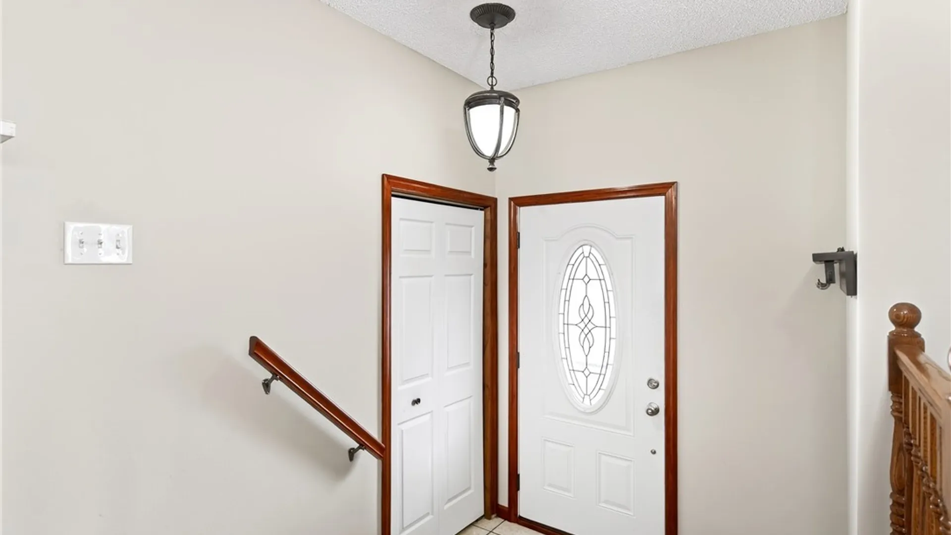 Property at 8 Cromwell Drive, Cheektowaga, NY 14043 6